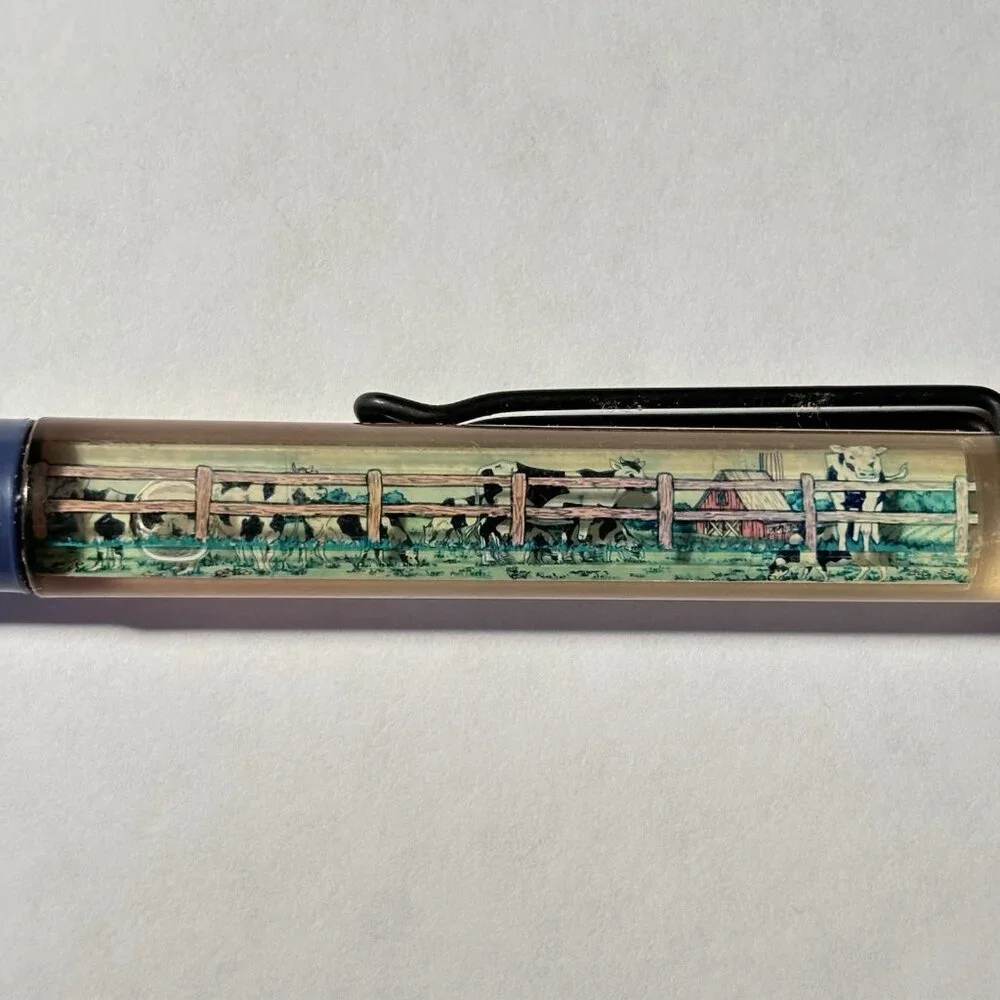 Hershey's Chocolate World Floaty Pen Holstein Cow Moves Past Farm Souvenir Vtg